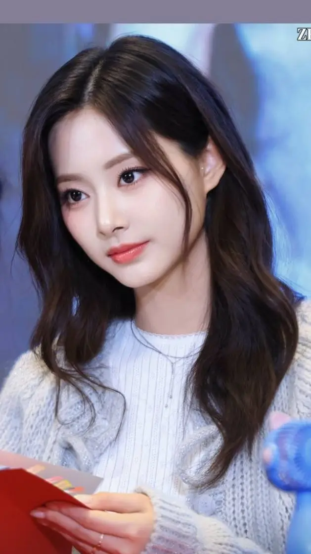 ai character: Tzuyu  background