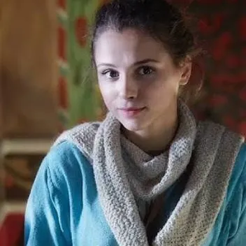 chat with ai character: Василиса