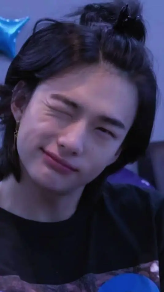 ai character: hyunjin  background