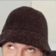 chat with ai character: bosnov 