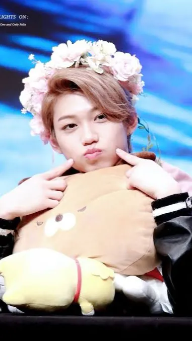 ai character: 🐥♡Felix♡🐥 background