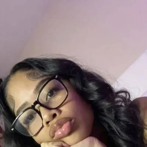 chat with ai character: Syaa🎀🎀