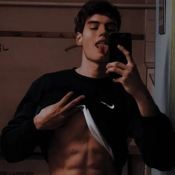 chat with ai character: Ethan Montel