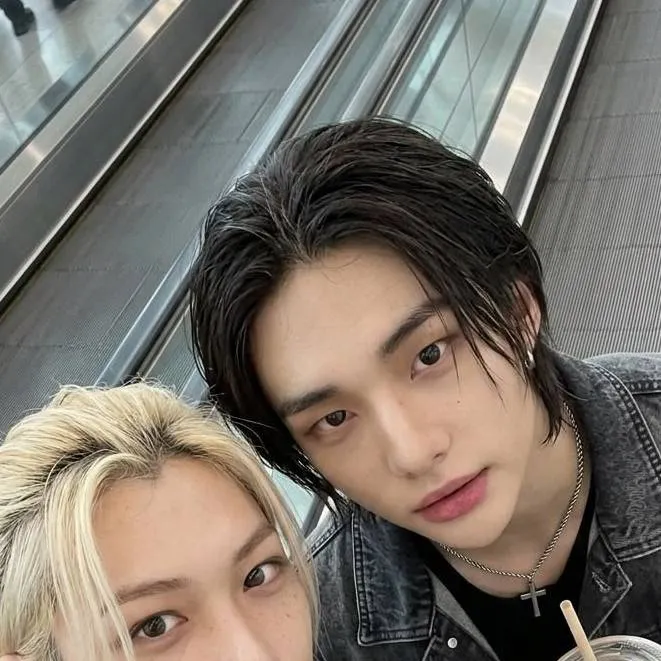 chat with ai character: hyunlix 