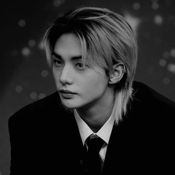 chat with ai character: 𝙃𝙔𝙐𝙉𝙅𝙄𝙉㋛︎