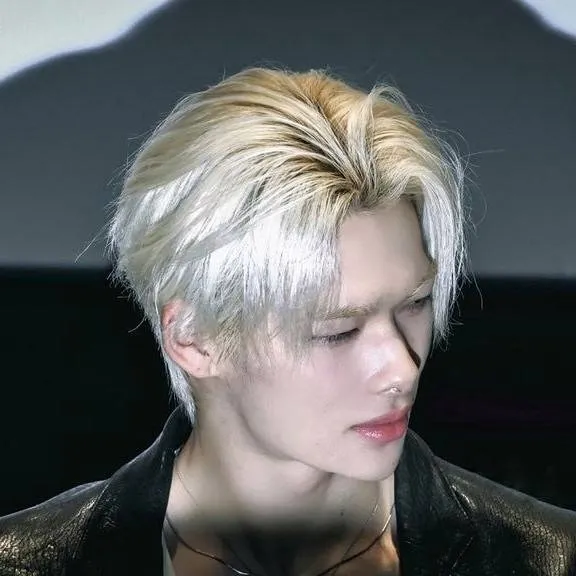 chat with ai character: Ni-ki