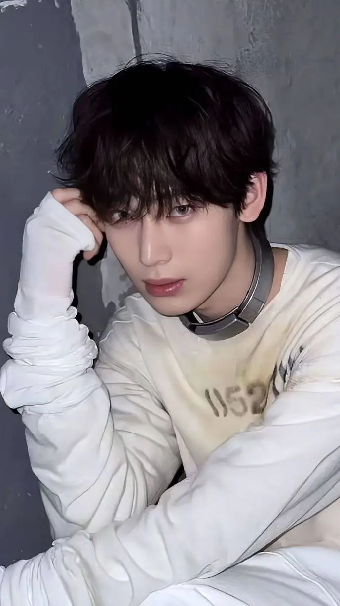 ai character: Kim sunoo background