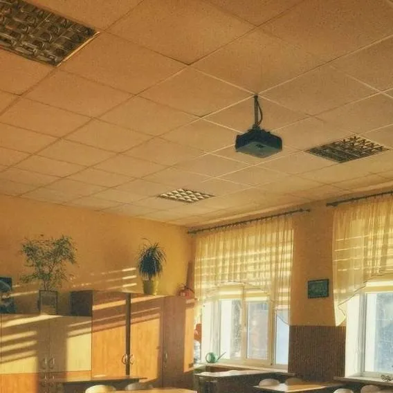 chat with ai character: classroom 