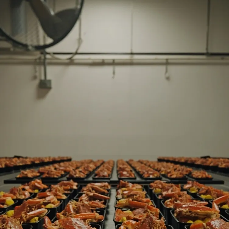 chat with ai character: Ti Seafood Plates 