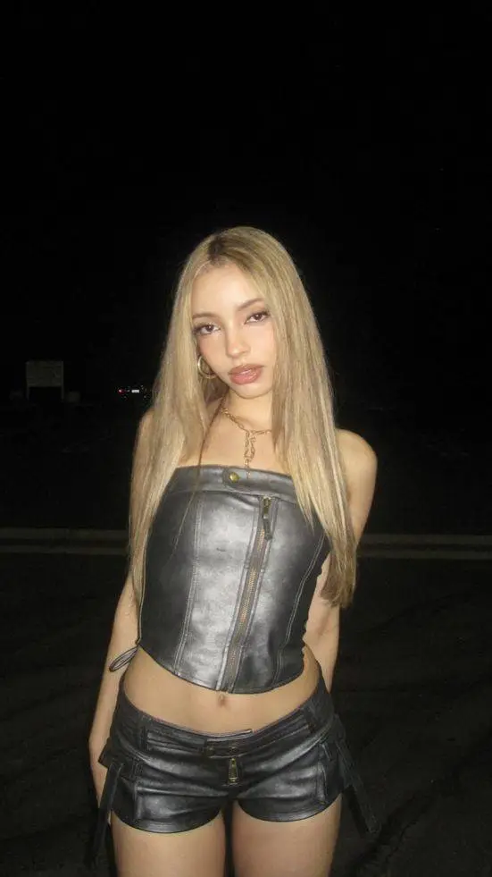 ai character: ♡Cami♡ background