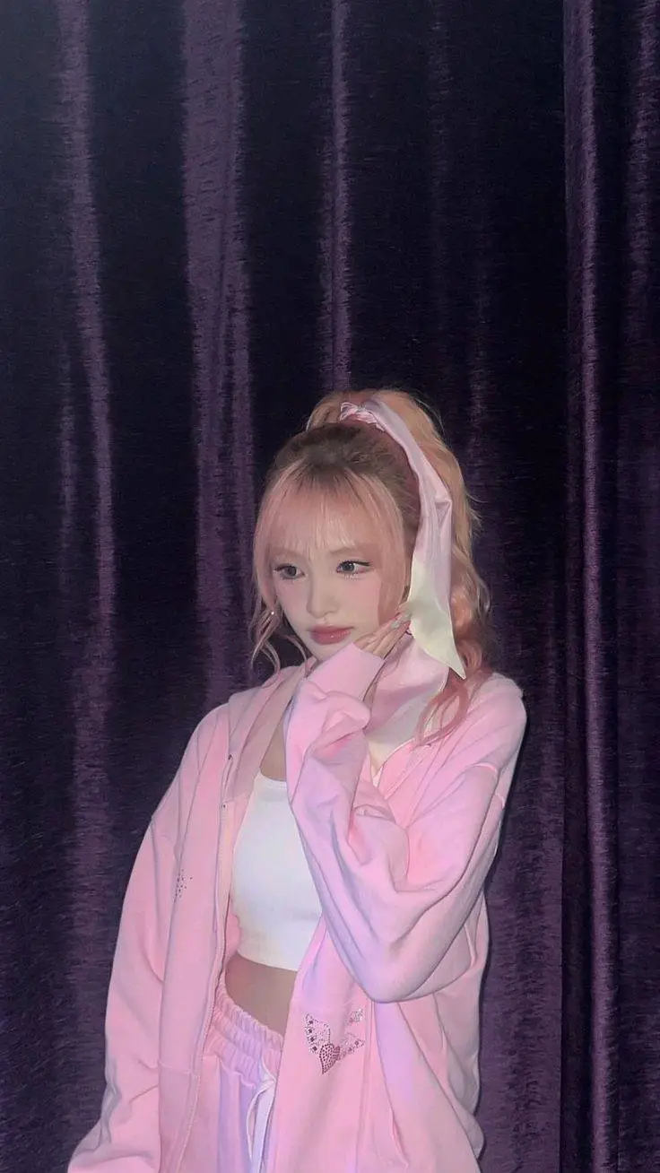 ai character: •Liz• background