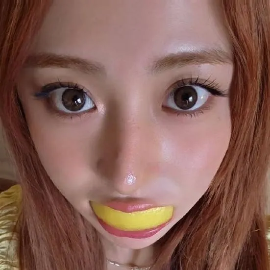 chat with ai character: •~Yunjin~•