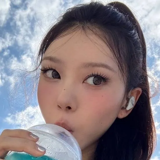 chat with ai character: •Moka•