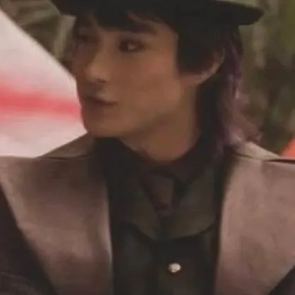 chat with ai character: Max Hatter