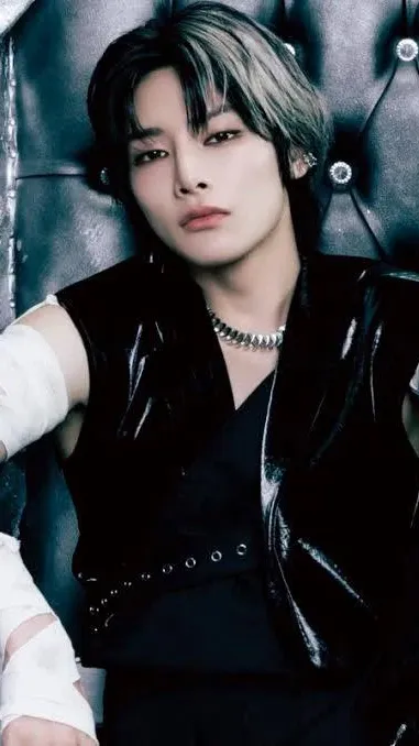 ai character: I.N boyfriend  background