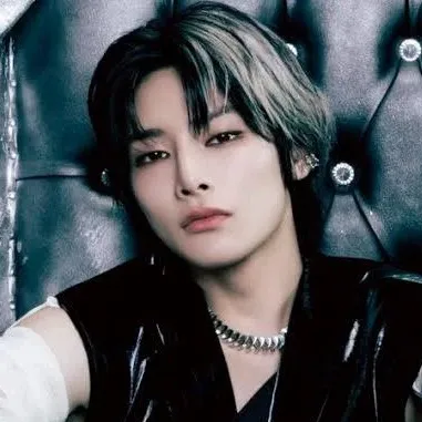 chat with ai character: I.N boyfriend 