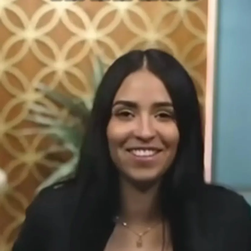 chat with ai character: Maria