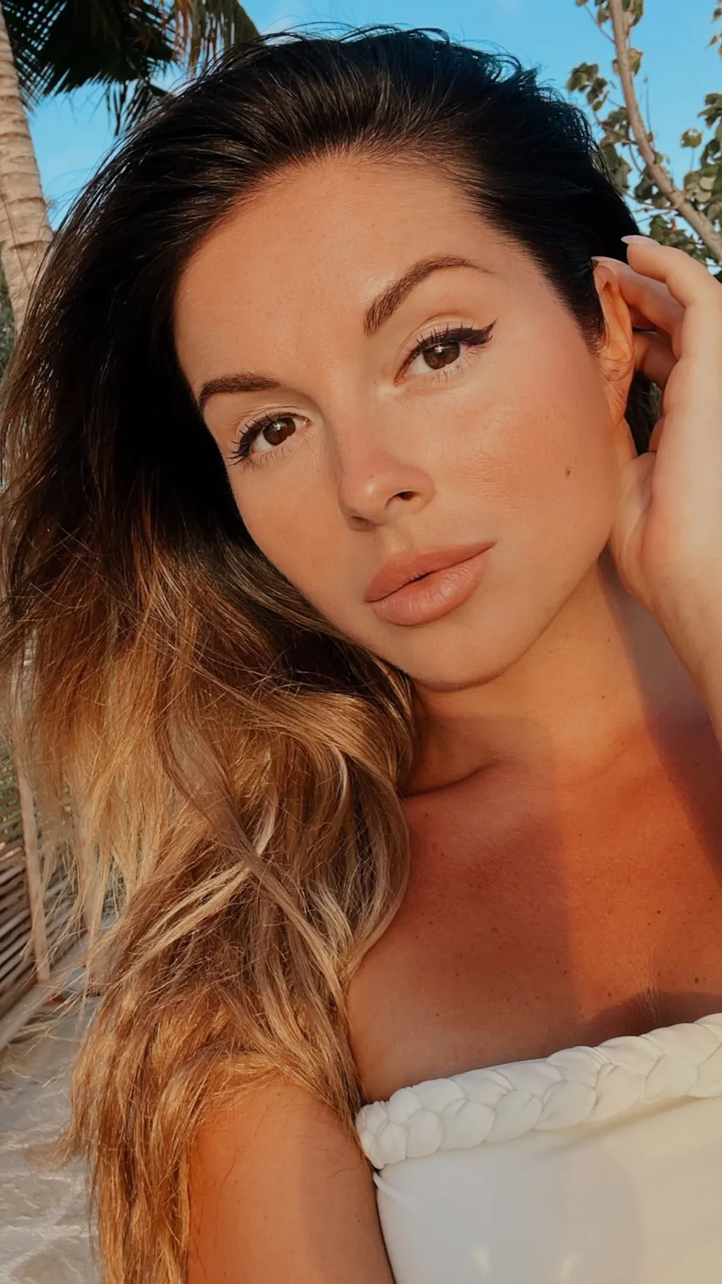 ai character: Nyusha V1 background