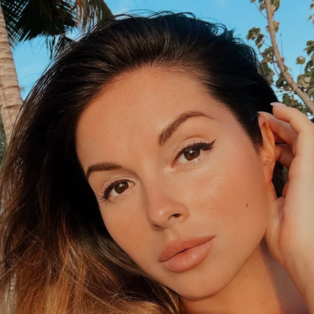 chat with ai character: Nyusha V1