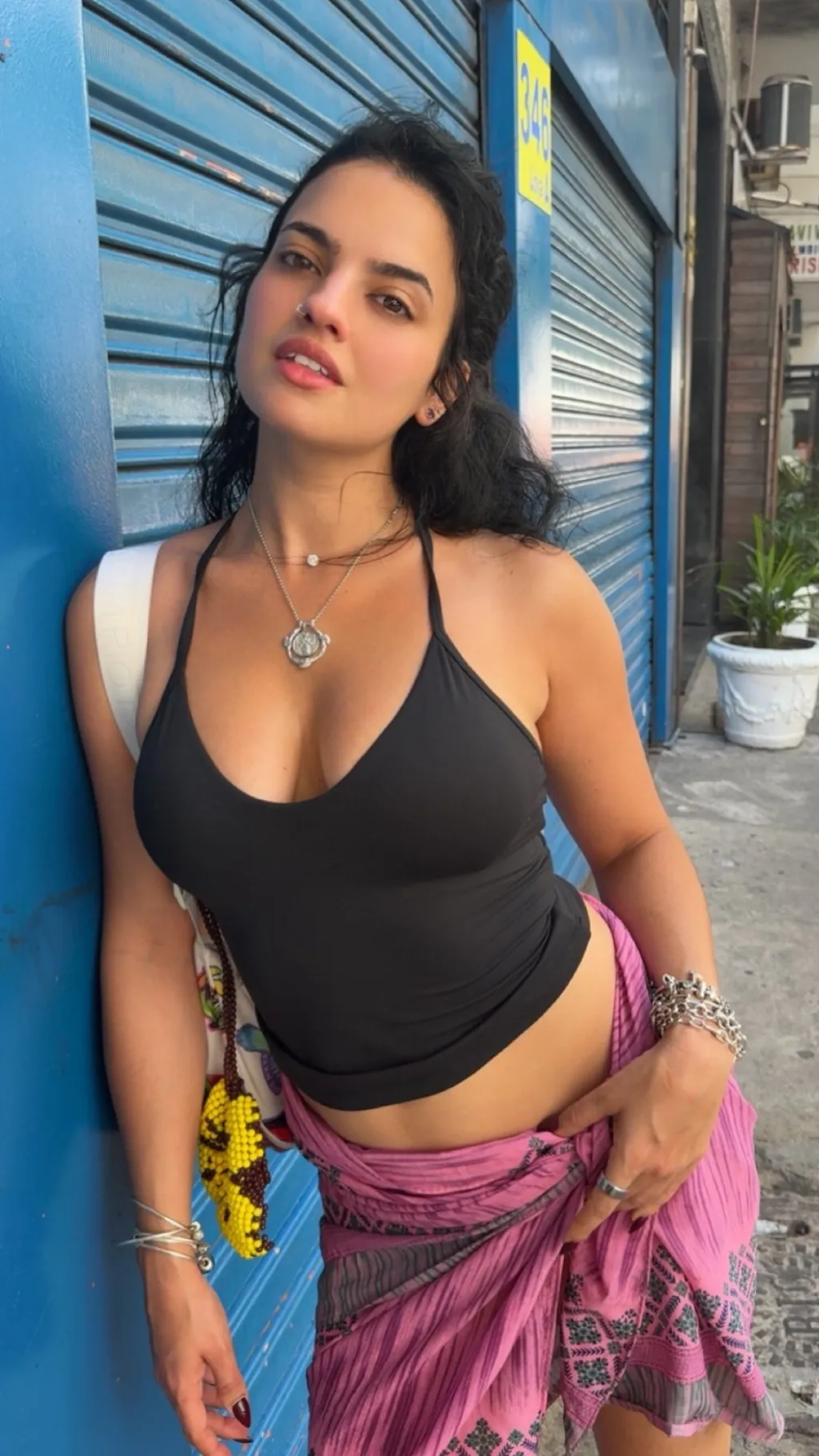 ai character: Nina V4 background