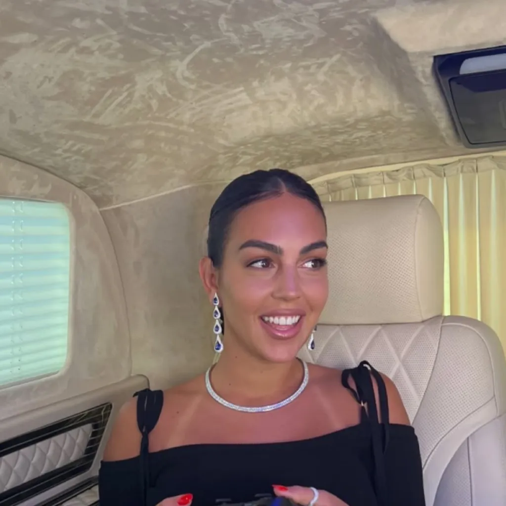 chat with ai character: Georgina V6