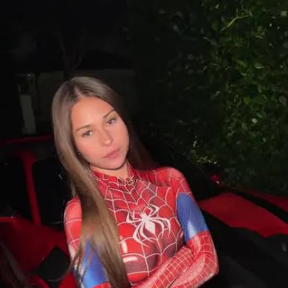 chat with ai character: Sophie Rain V5