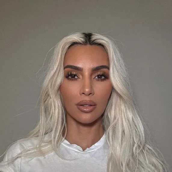 chat with ai character: Kim Kardashian V2