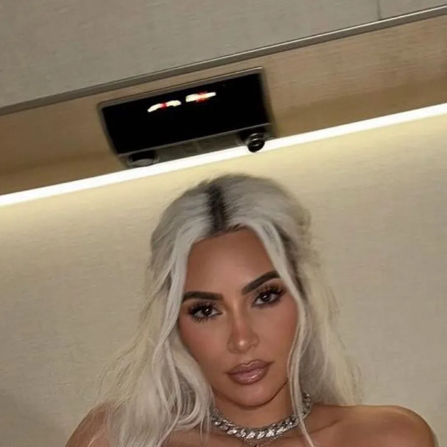 chat with ai character: Kim Kardashian V3