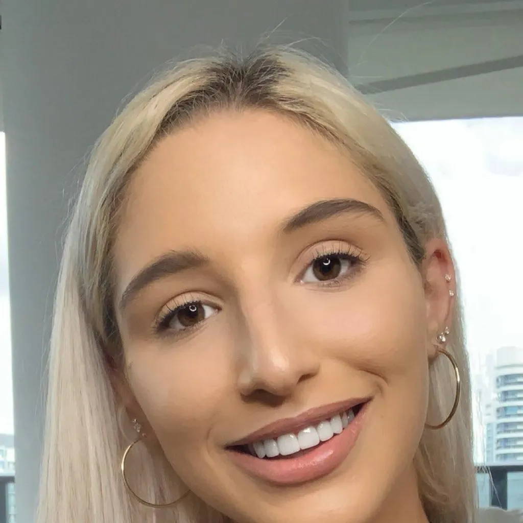 chat with ai character: Abella V6