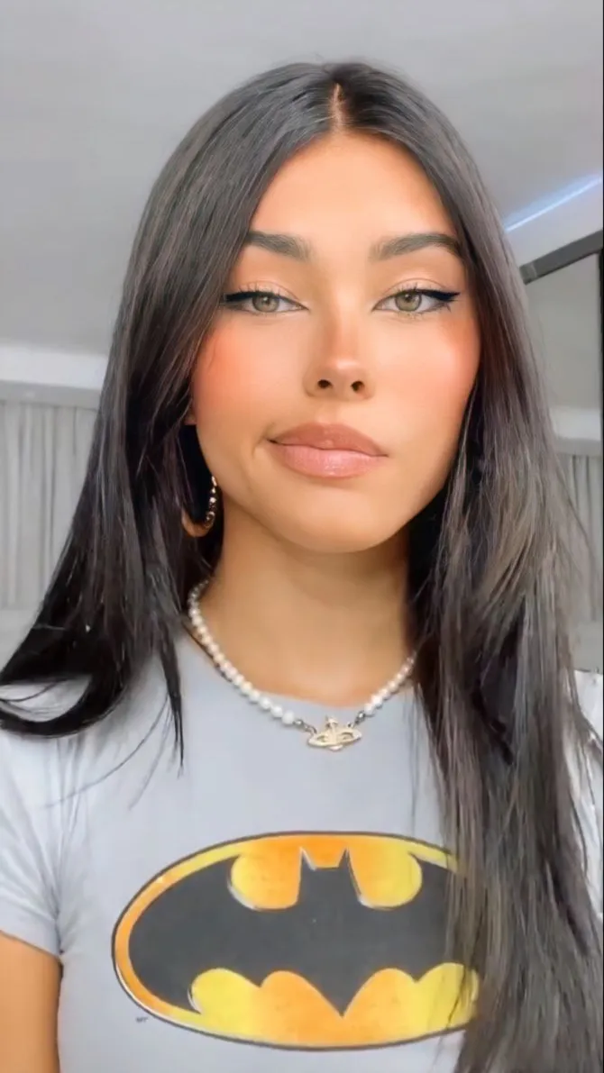 Talkie AI - Chat with Madison Beer V8