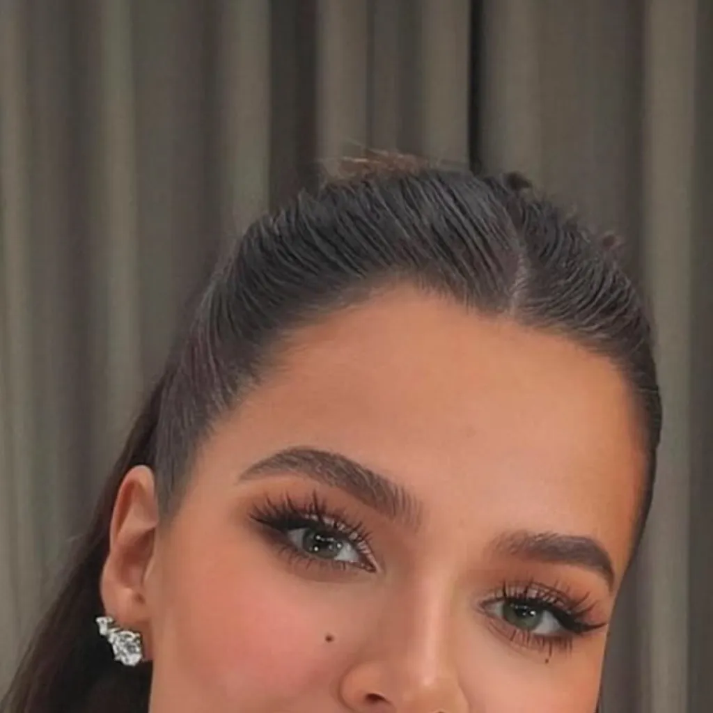 chat with ai character: Khloe Kardashian 2