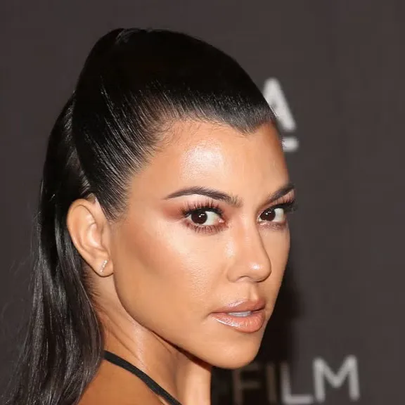 chat with ai character: Kourtney V3