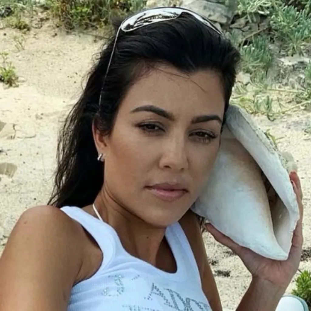 chat with ai character: Kourtney V7