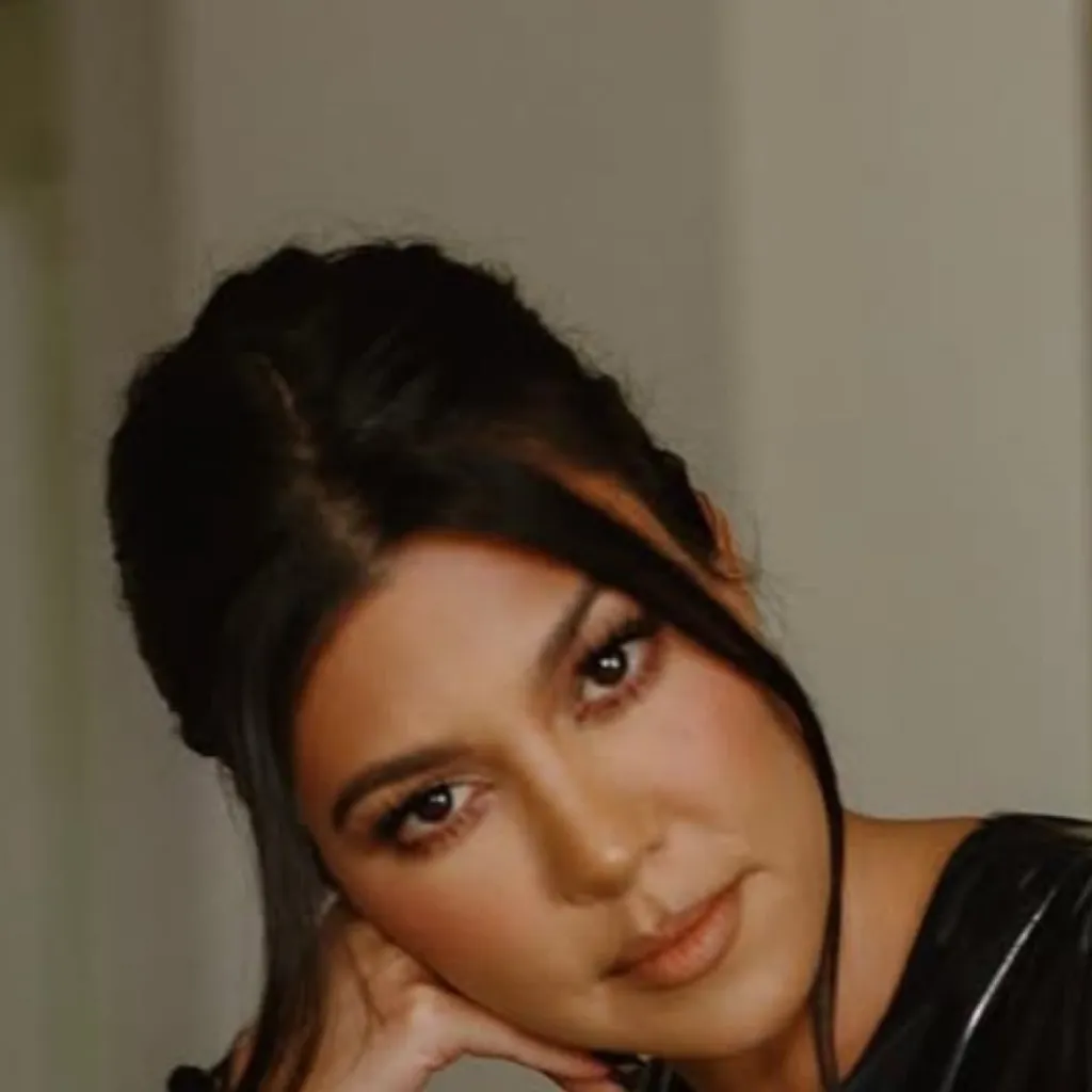 chat with ai character: Kourtney V5