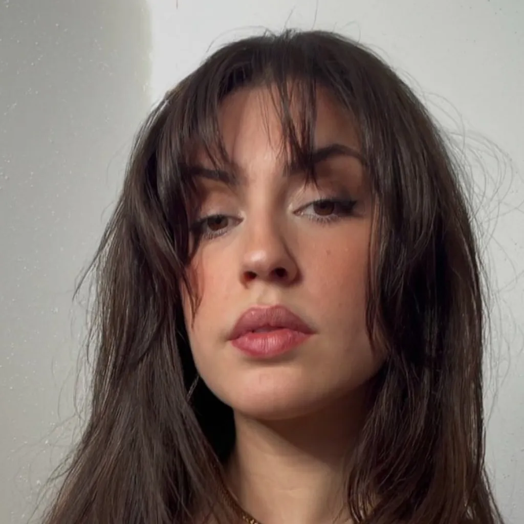 chat with ai character: Taylor Feingold V2