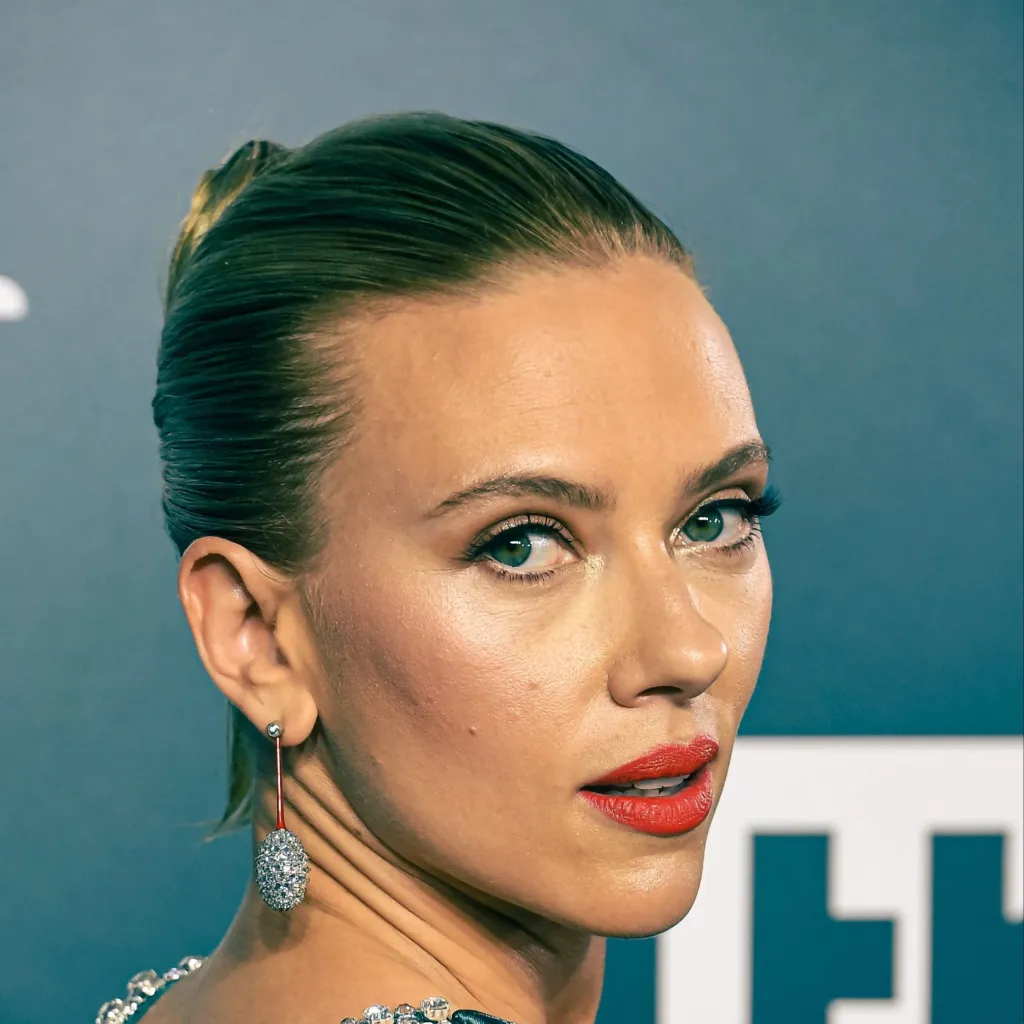 chat with ai character: Scarlett V6