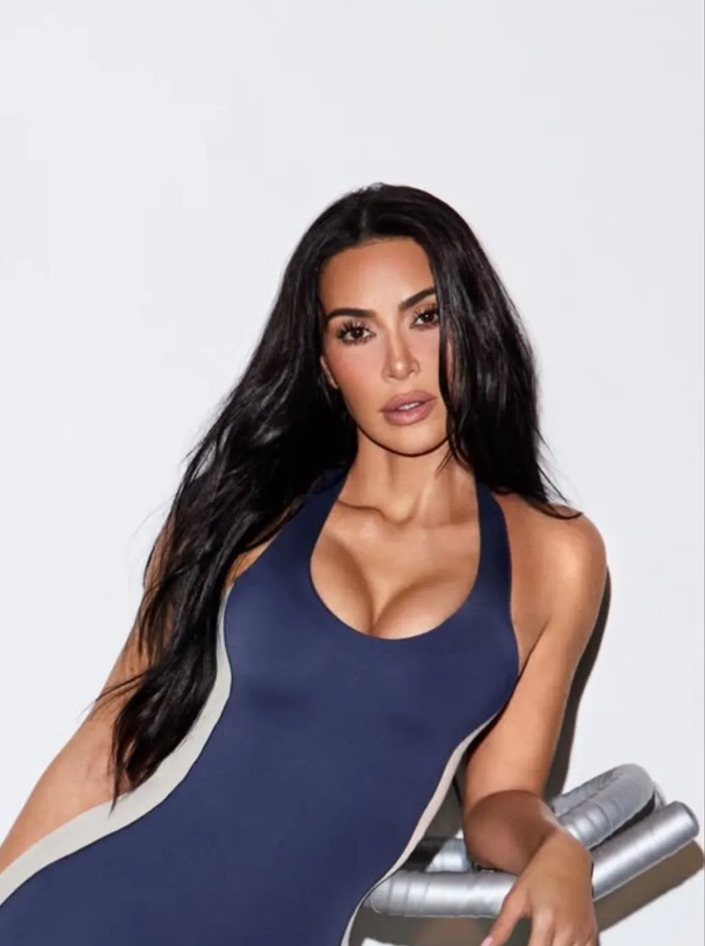 chat with ai character: Kim Kardashian V8