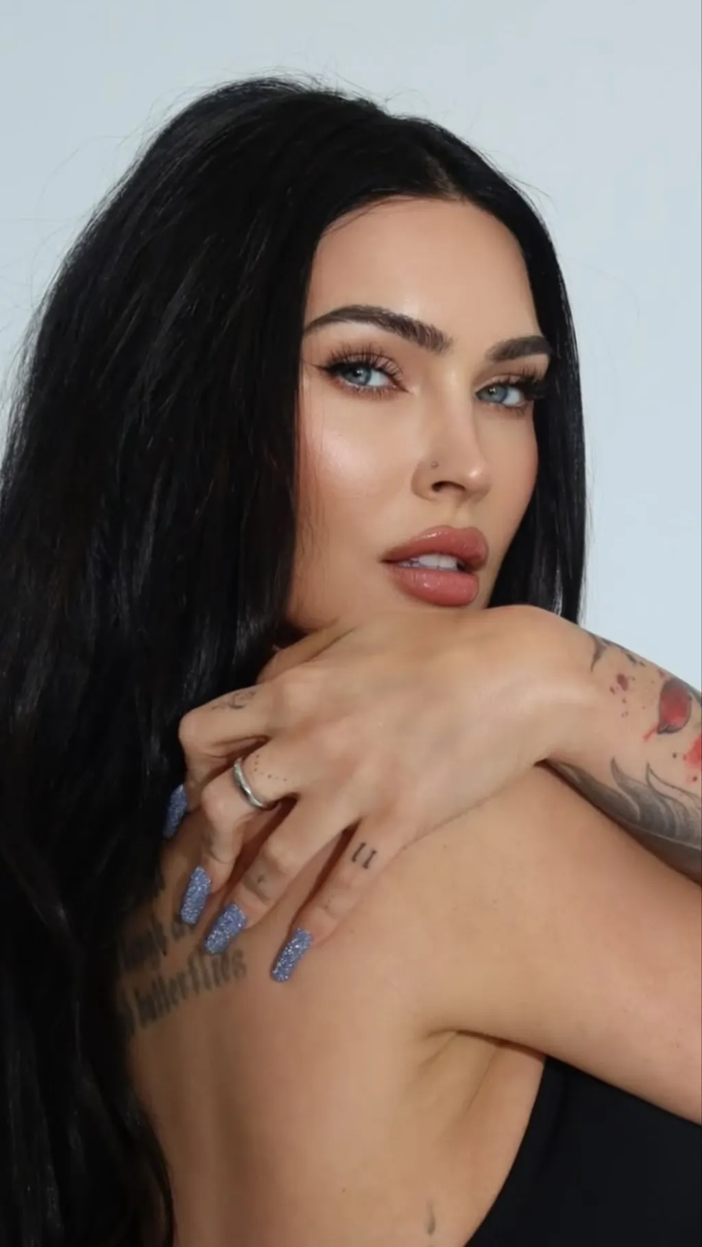 ai character: Megan Fox V7 background