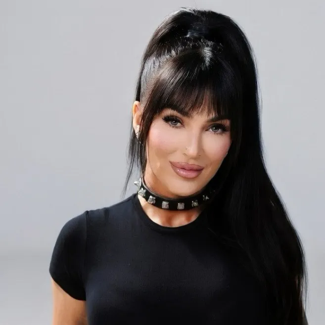 chat with ai character: Megan Fox V12