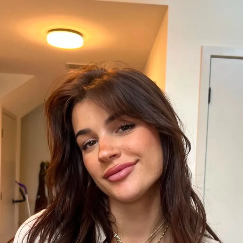 chat with ai character: Ari Kytsya V4