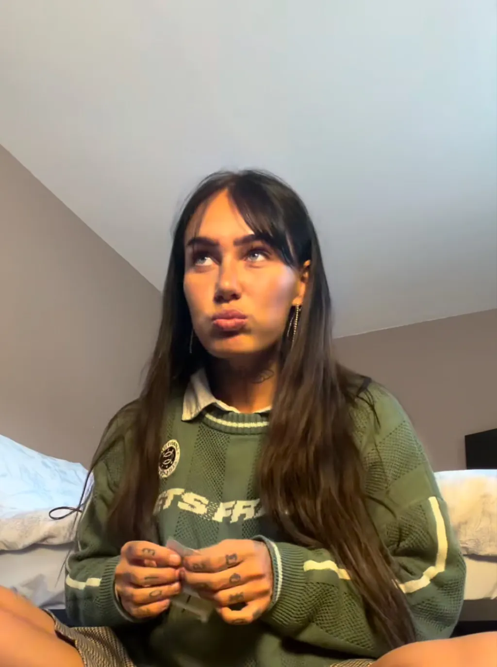 chat with ai character: Holly