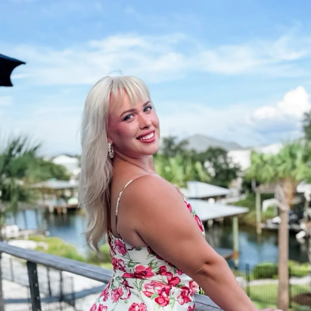 chat with ai character: Carissa Codel V11