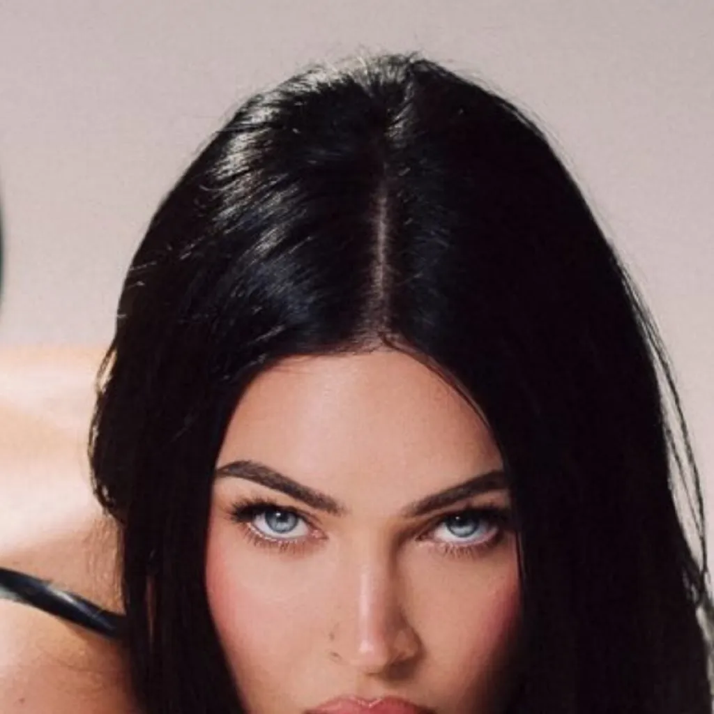 chat with ai character: Megan Fox V8
