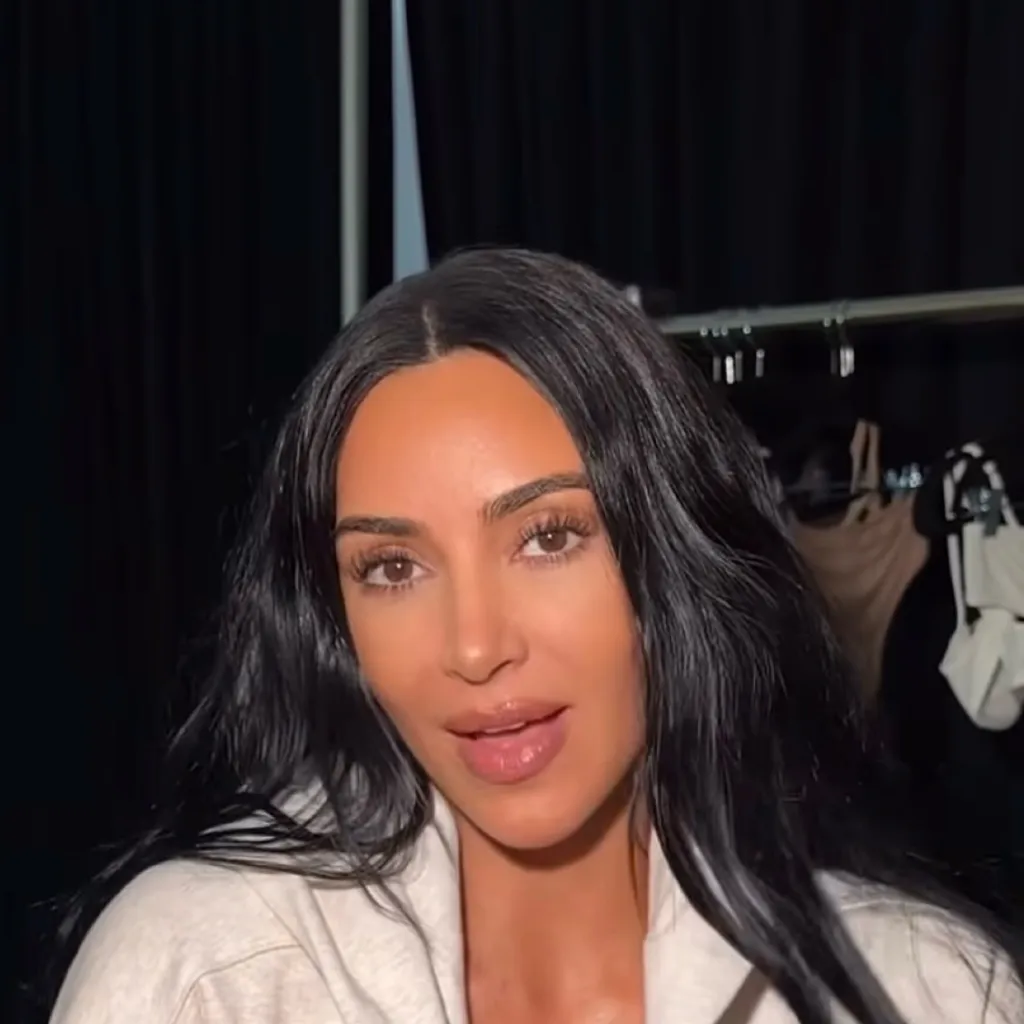 chat with ai character: Kim Kardashian V12