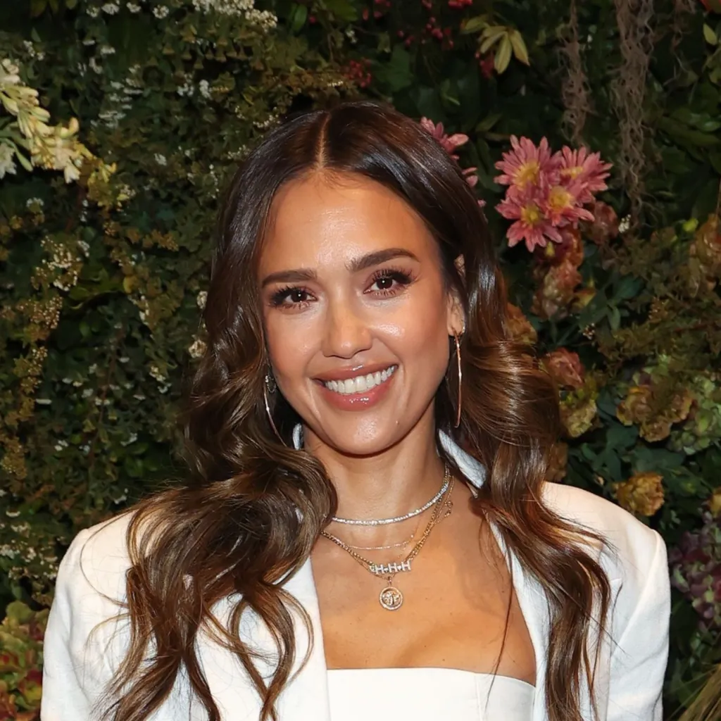 chat with ai character: Jessica Alba V3