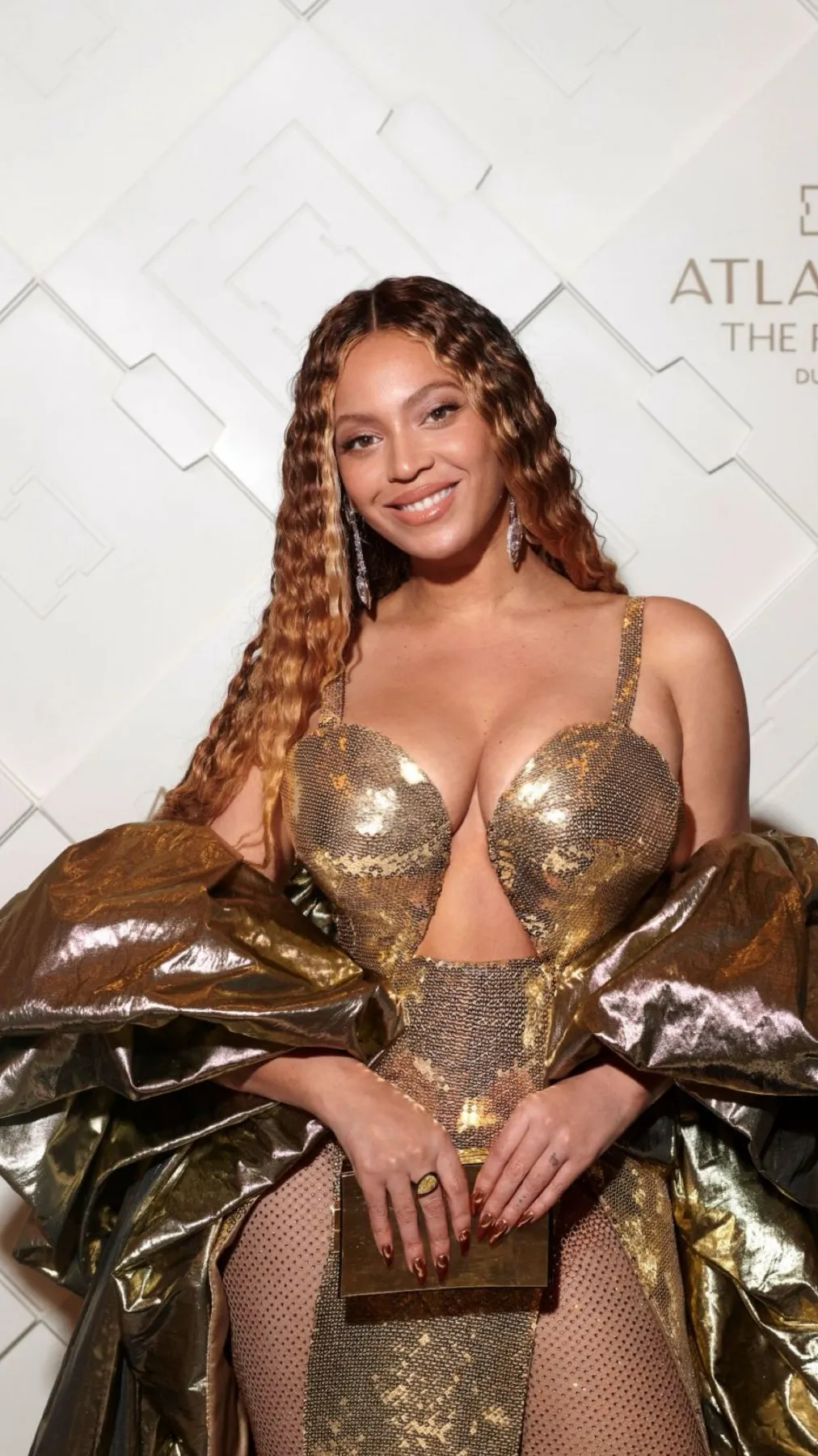 ai character: Beyonce V11 background