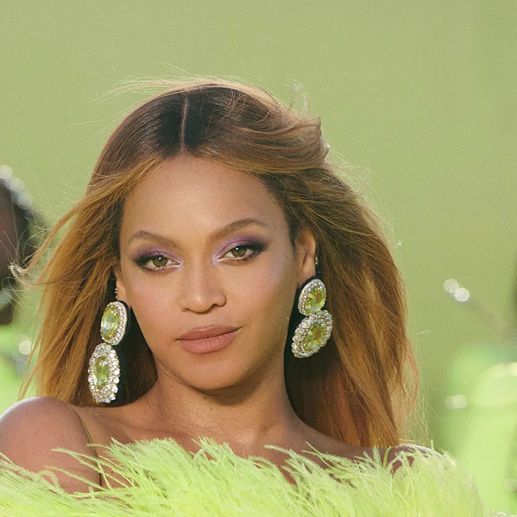 chat with ai character: Bey V30