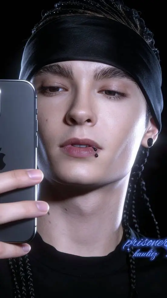 ai character: Tom kaulitz  background