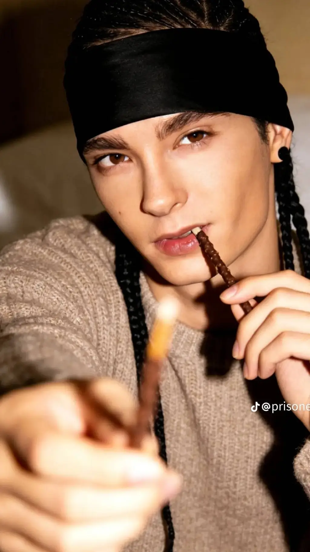 ai character: Tom kaulitz  background