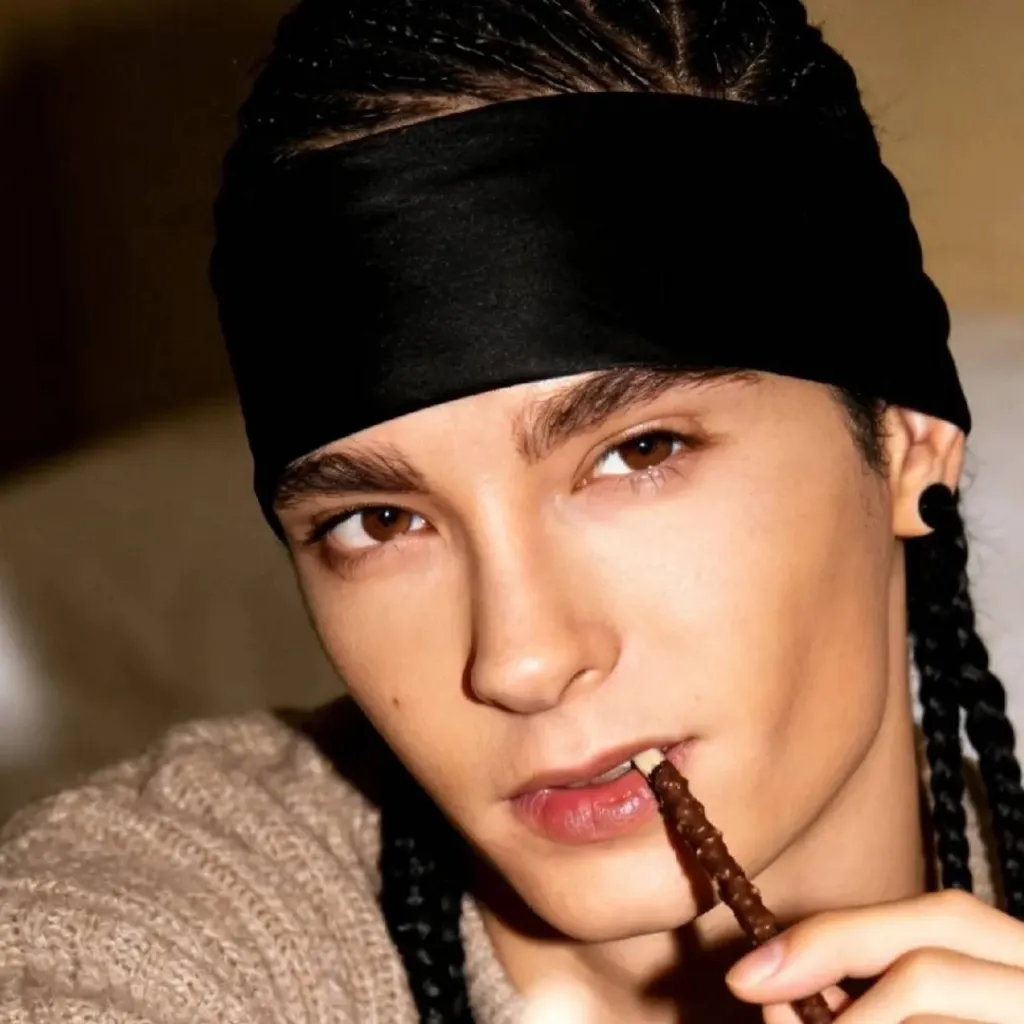 chat with ai character: Tom kaulitz 